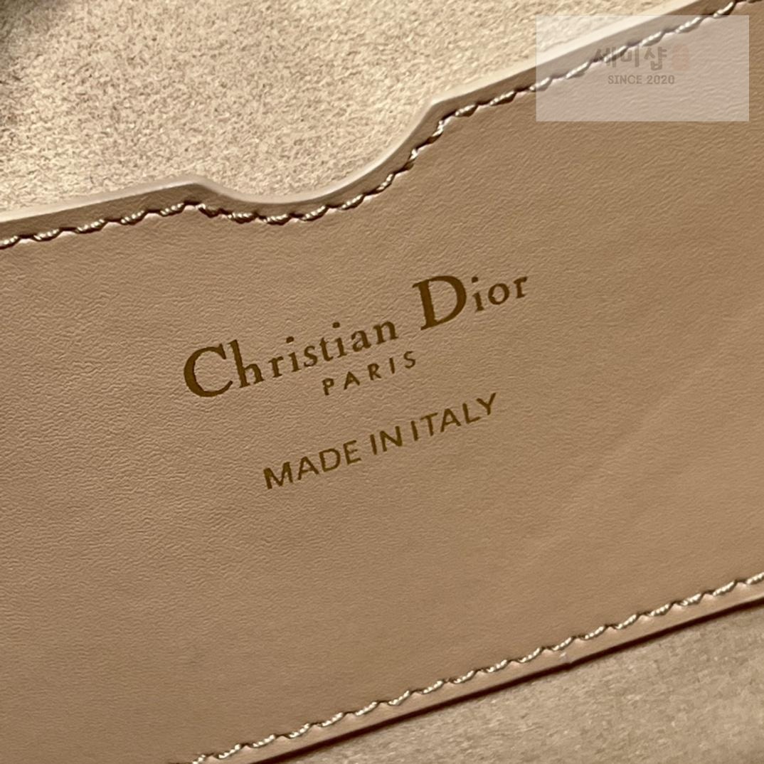 D I O R Dior 30 Motaigne Avenue Bag 29번 이미지