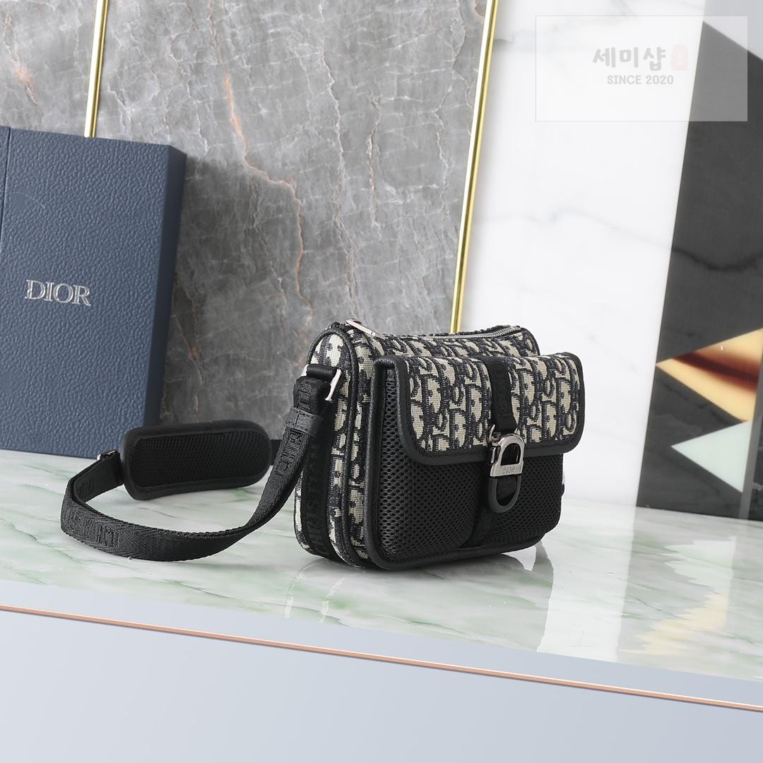 D I O R Dior 8 With Strap Bag 3번 이미지
