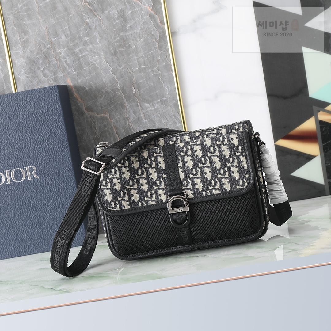 D I O R Dior 8 With Strap Bag 15번 이미지