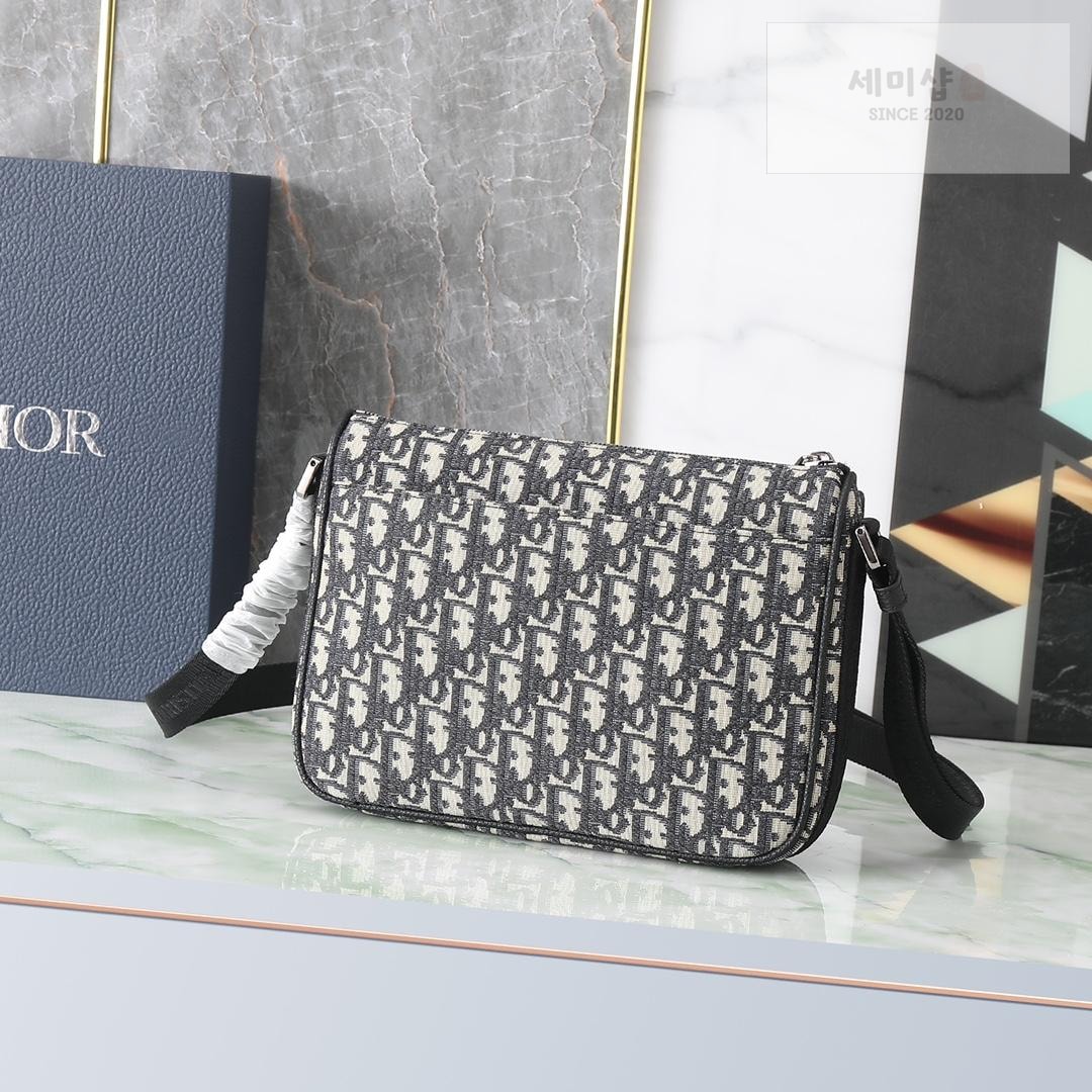 D I O R Dior 8 With Strap Bag 16번 이미지
