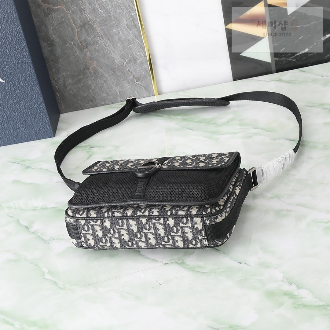 D I O R Dior 8 With Strap Bag 18번 이미지