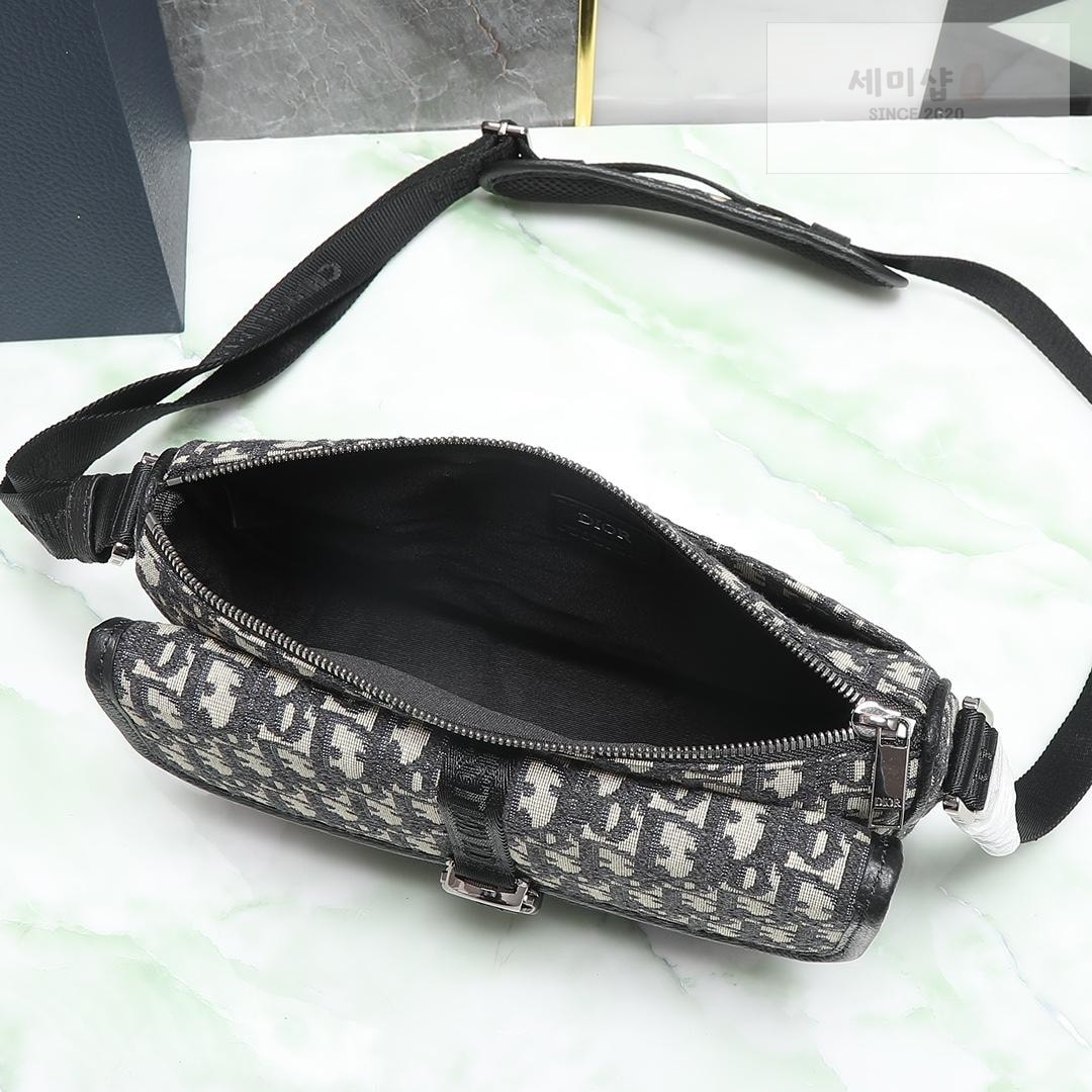 D I O R Dior 8 With Strap Bag 20번 이미지