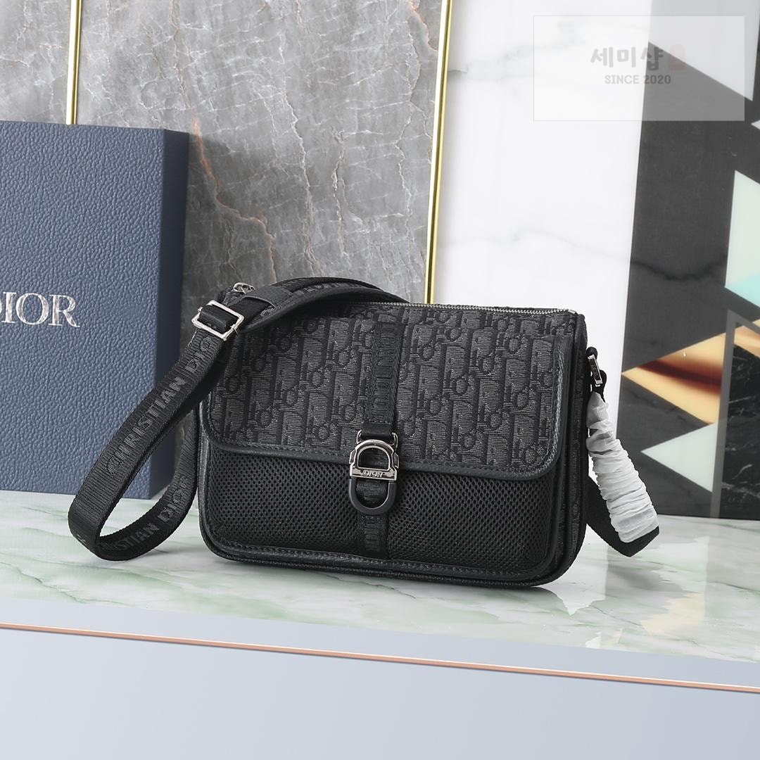 D I O R Dior 8 With Strap Bag 23번 이미지