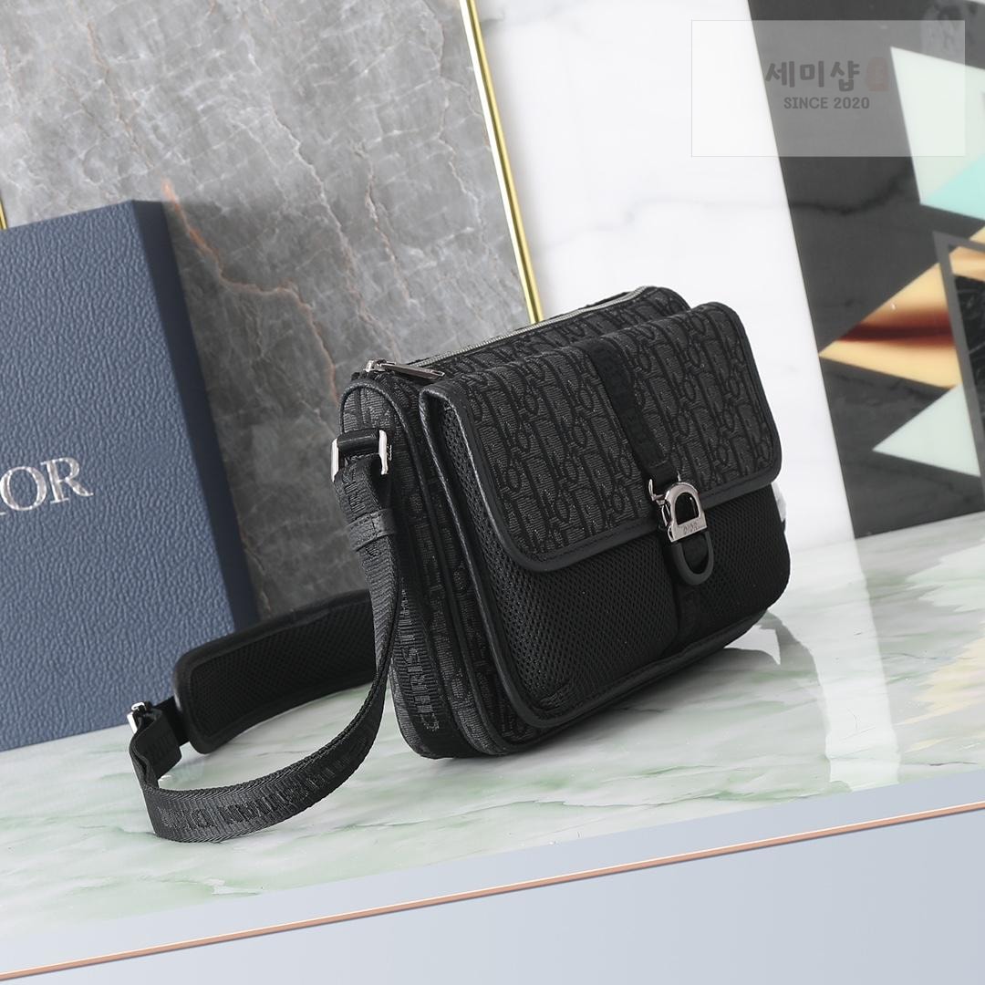 D I O R Dior 8 With Strap Bag 28번 이미지