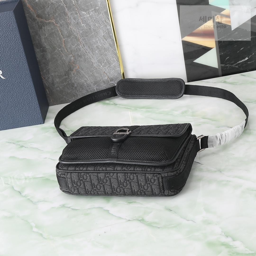 D I O R Dior 8 With Strap Bag 26번 이미지