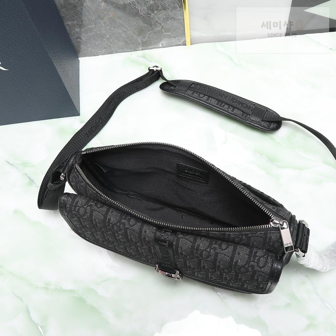 D I O R Dior 8 With Strap Bag 31번 이미지