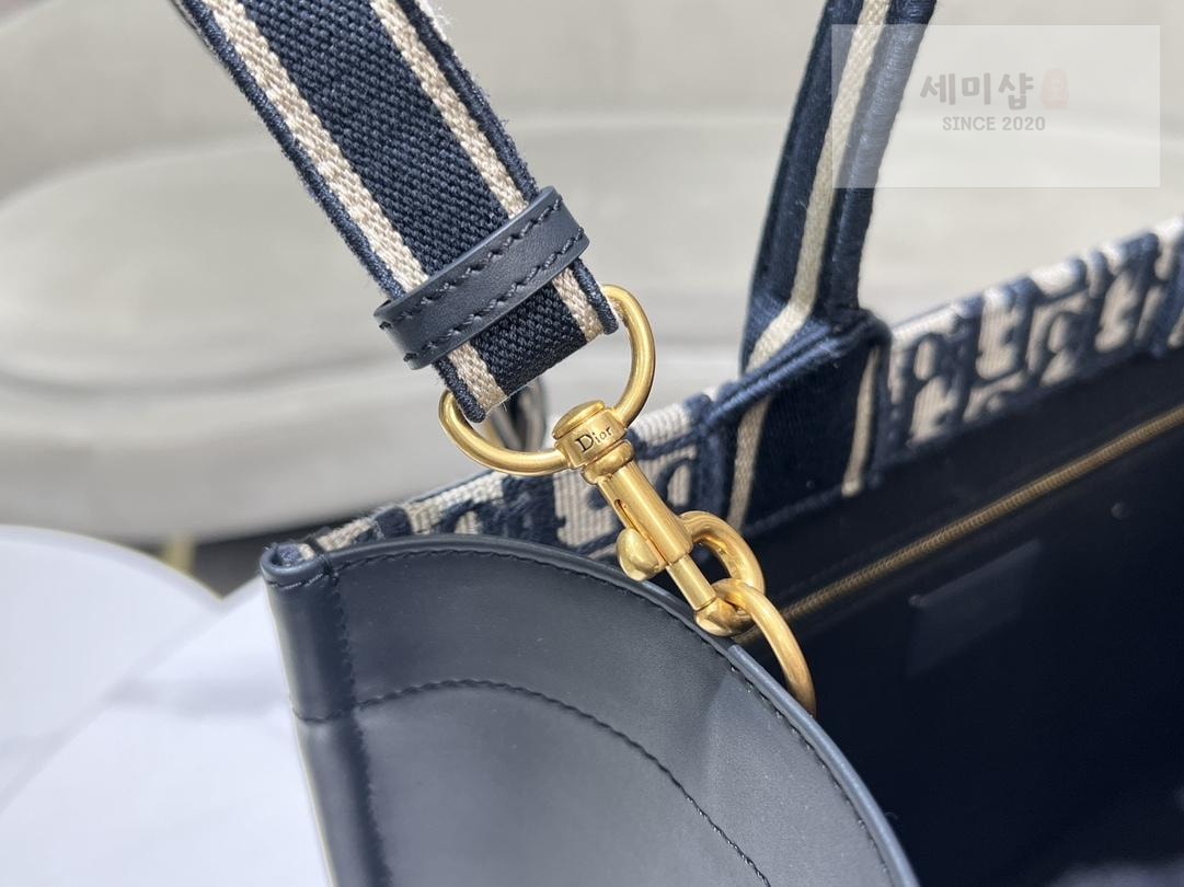 D I O R Dior Book Tote Cross Bag 23번 이미지