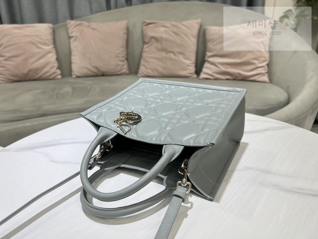 D I O R Dior Book Tote Cross Leather Bag 4번 이미지