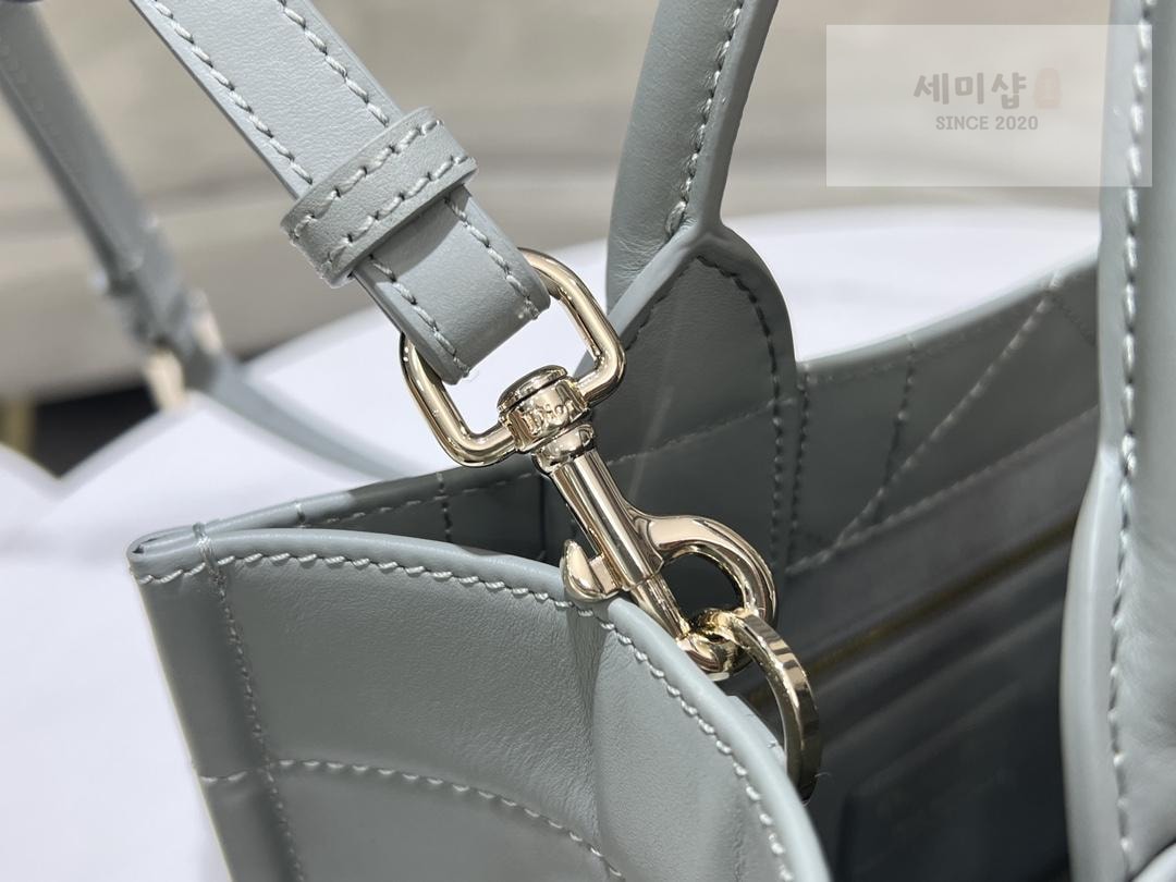 D I O R Dior Book Tote Cross Leather Bag 25번 이미지