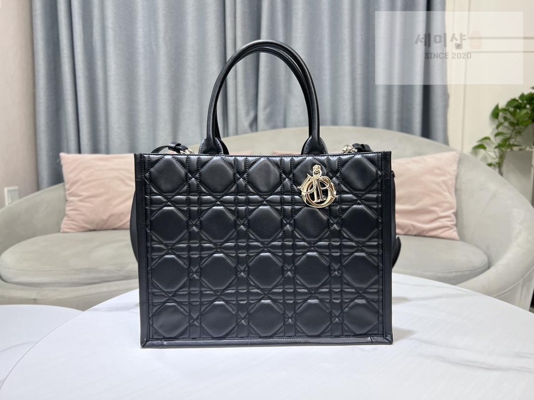 D I O R Dior Book Tote Cross Leather Bag 32번 이미지