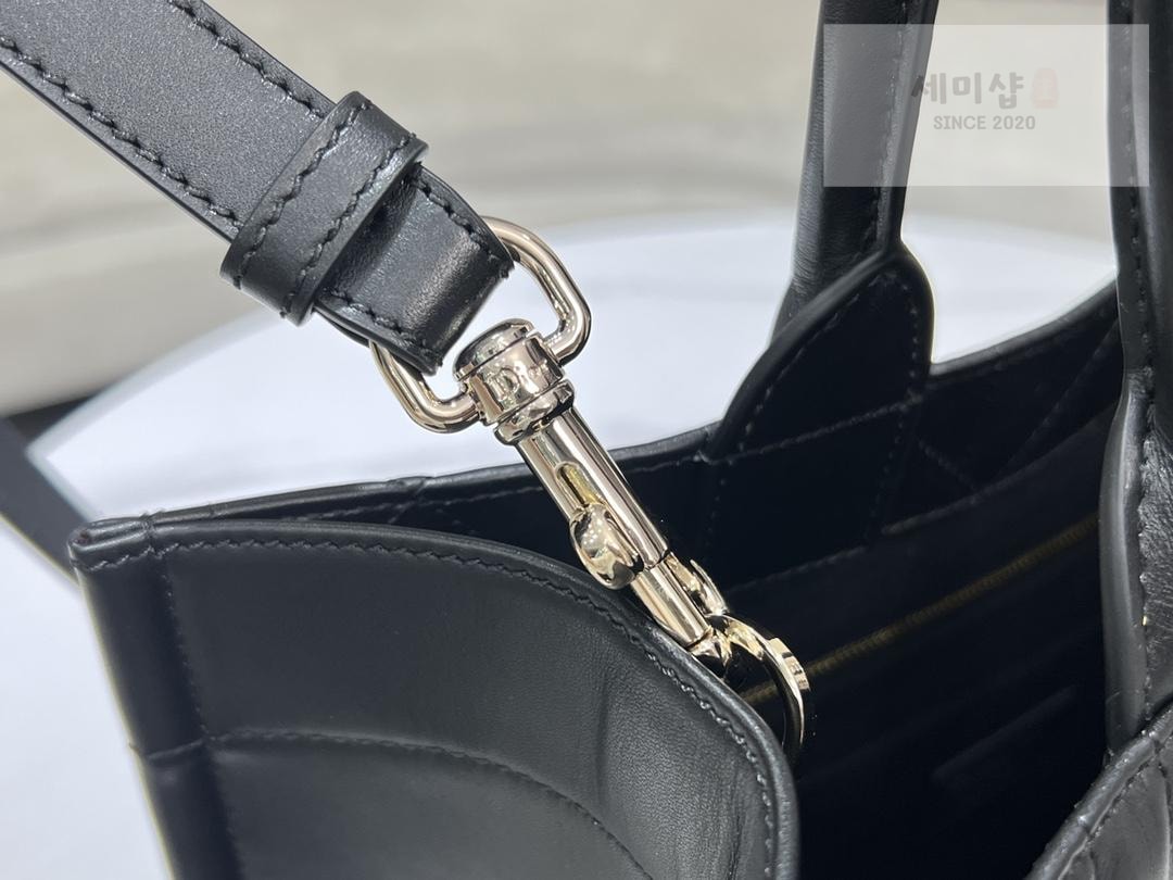 D I O R Dior Book Tote Cross Leather Bag 7번 이미지