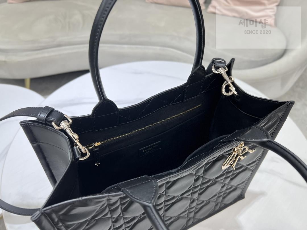D I O R Dior Book Tote Cross Leather Bag 8번 이미지