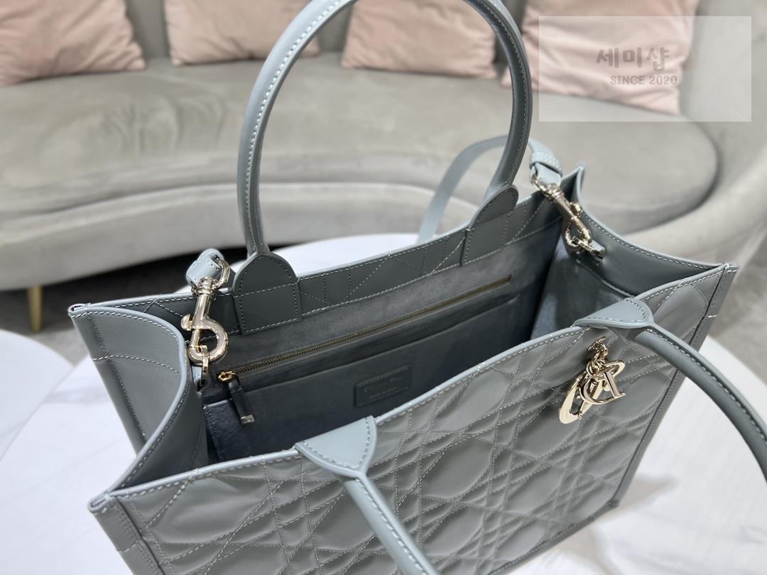 D I O R Dior Book Tote Cross Leather Bag 16번 이미지