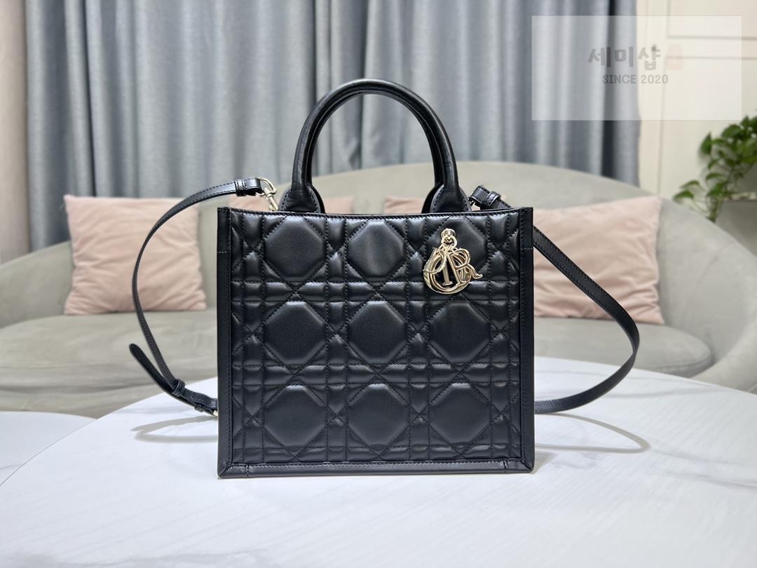D I O R Dior Book Tote Cross Leather Bag 18번 이미지