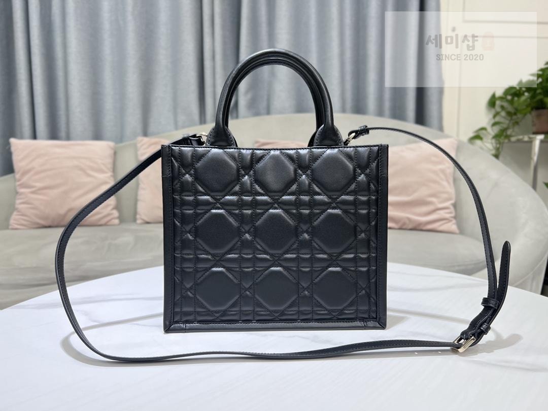 D I O R Dior Book Tote Cross Leather Bag 19번 이미지