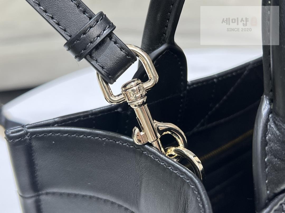 D I O R Dior Book Tote Cross Leather Bag 23번 이미지
