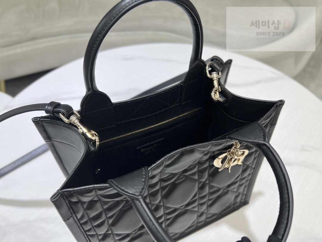 D I O R Dior Book Tote Cross Leather Bag 27번 이미지