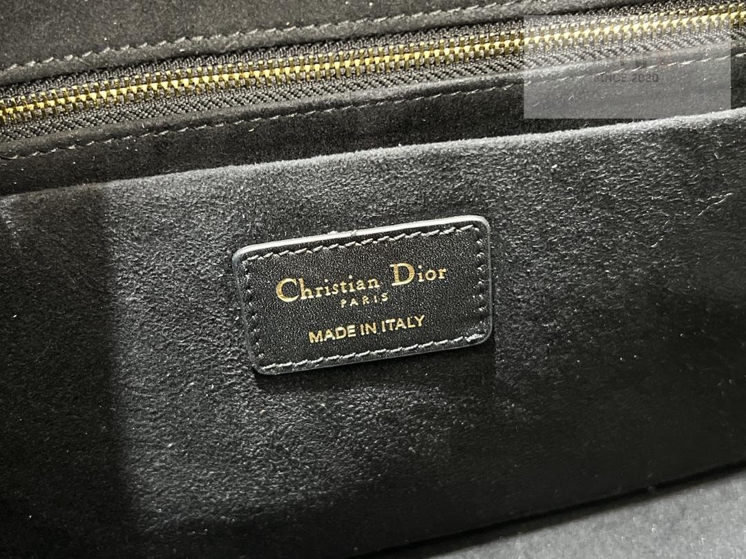 D I O R Dior Book Tote Cross Leather Bag 24번 이미지