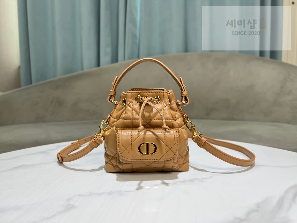 D I O R Dior Caro Nano Bucket Bag 1번 이미지