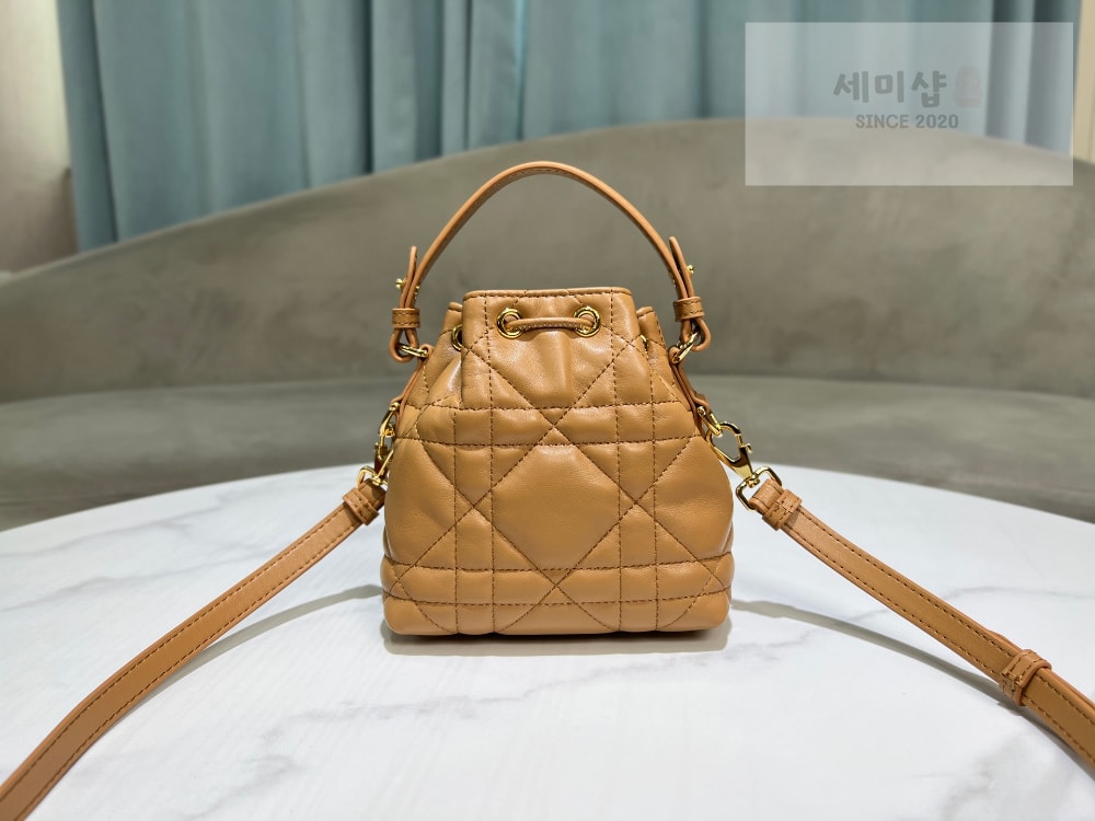 D I O R Dior Caro Nano Bucket Bag 2번 이미지
