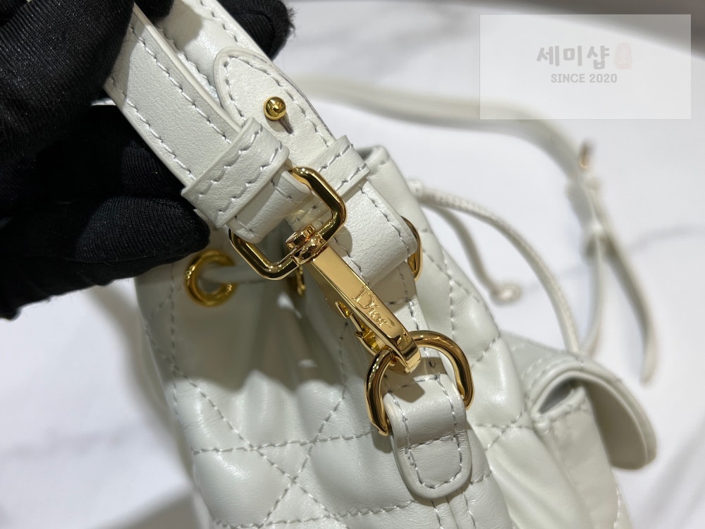 D I O R Dior Caro Nano Bucket Bag 5번 이미지
