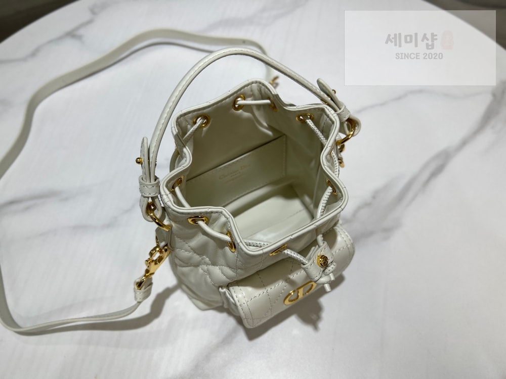 D I O R Dior Caro Nano Bucket Bag 8번 이미지