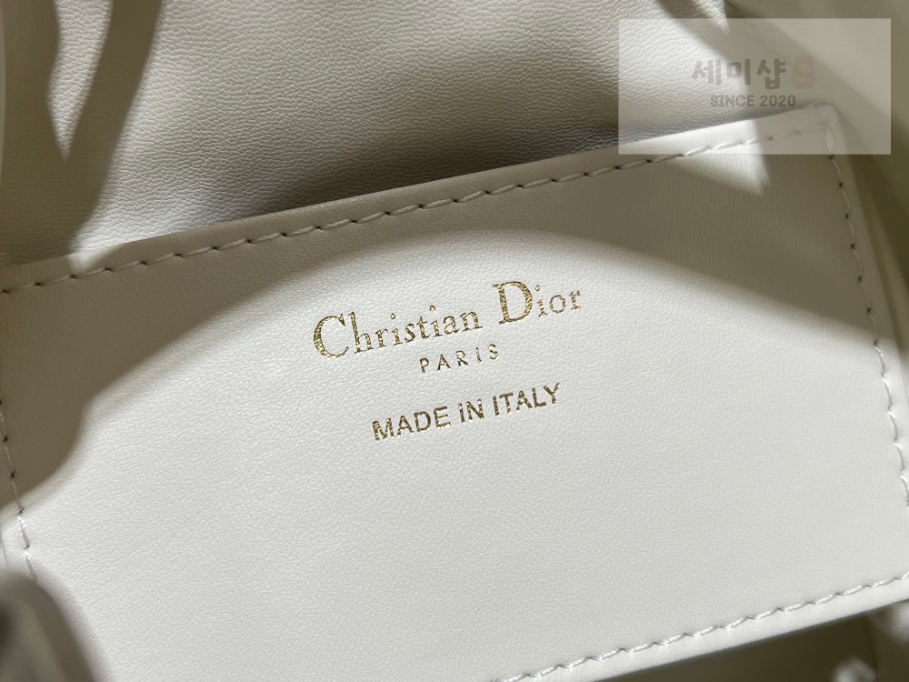 D I O R Dior Caro Nano Bucket Bag 6번 이미지