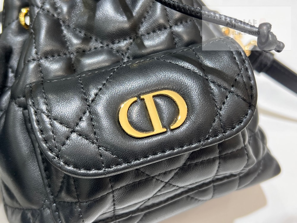 D I O R Dior Caro Nano Bucket Bag 8번 이미지