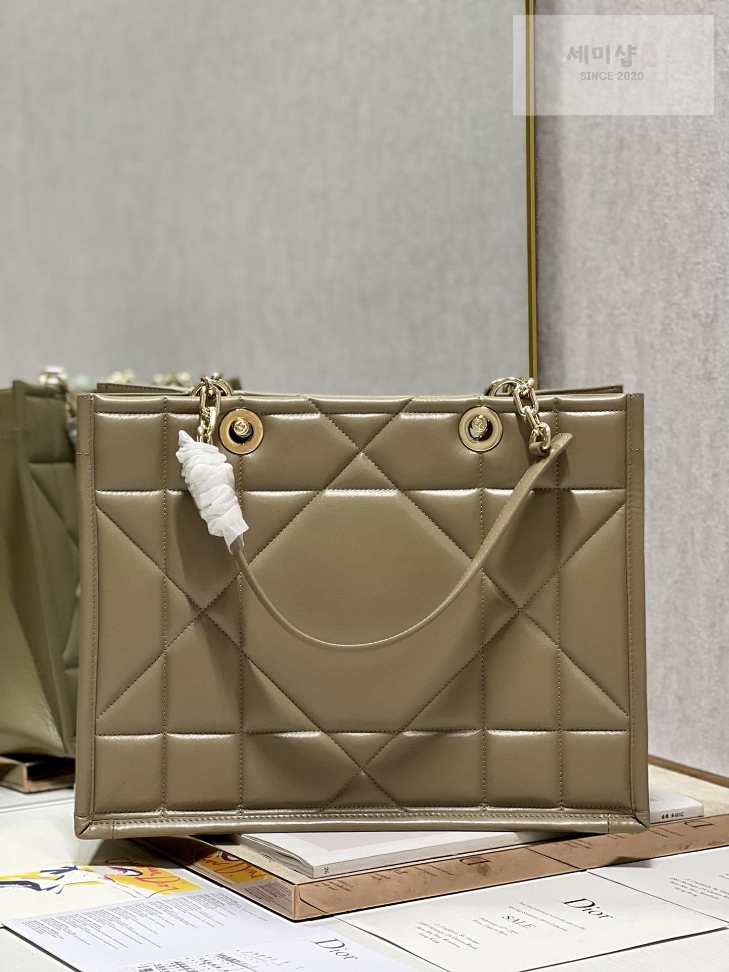 D I O R Dior Essential Tote Bag 1번 이미지