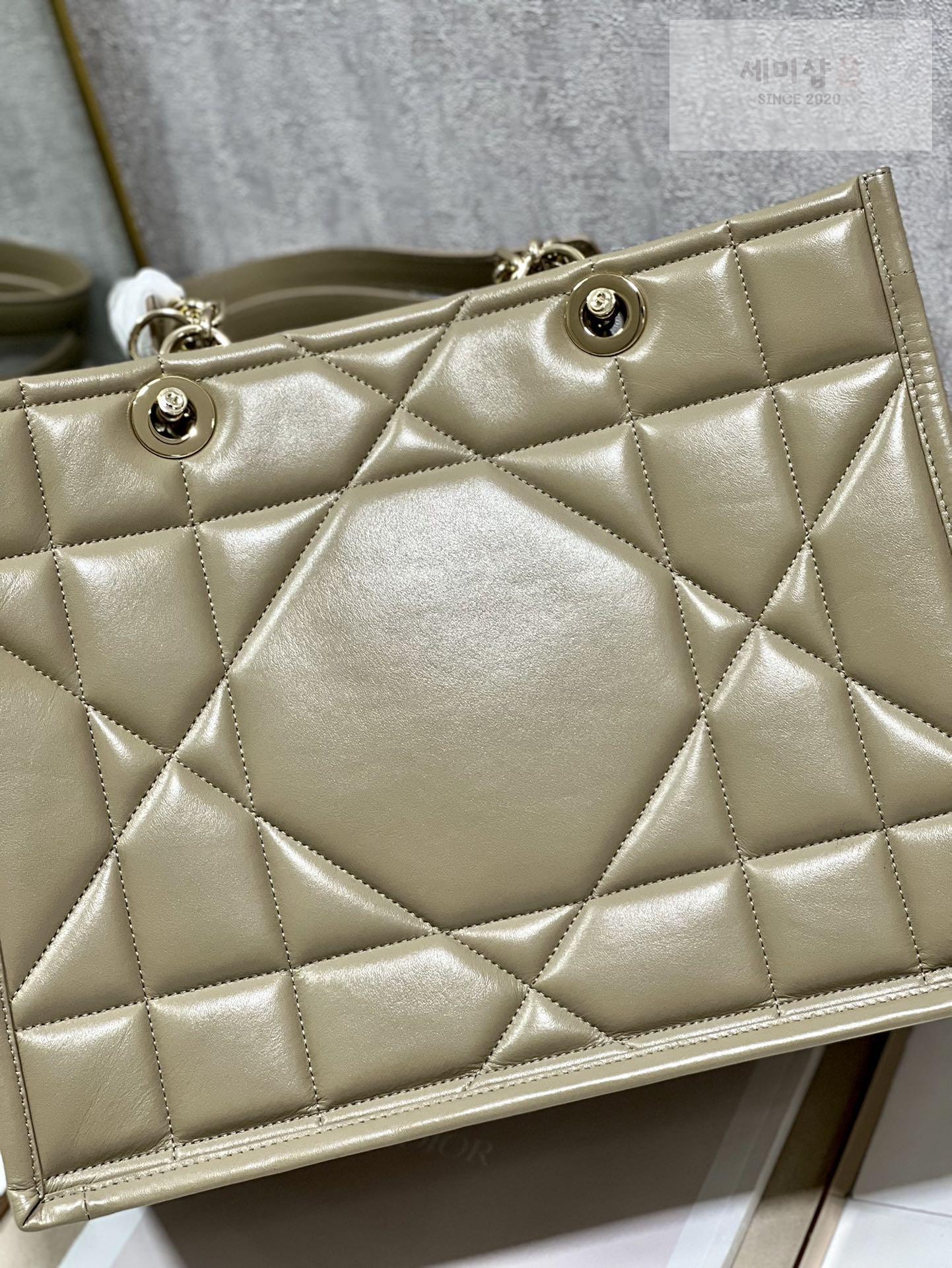 D I O R Dior Essential Tote Bag 2번 이미지