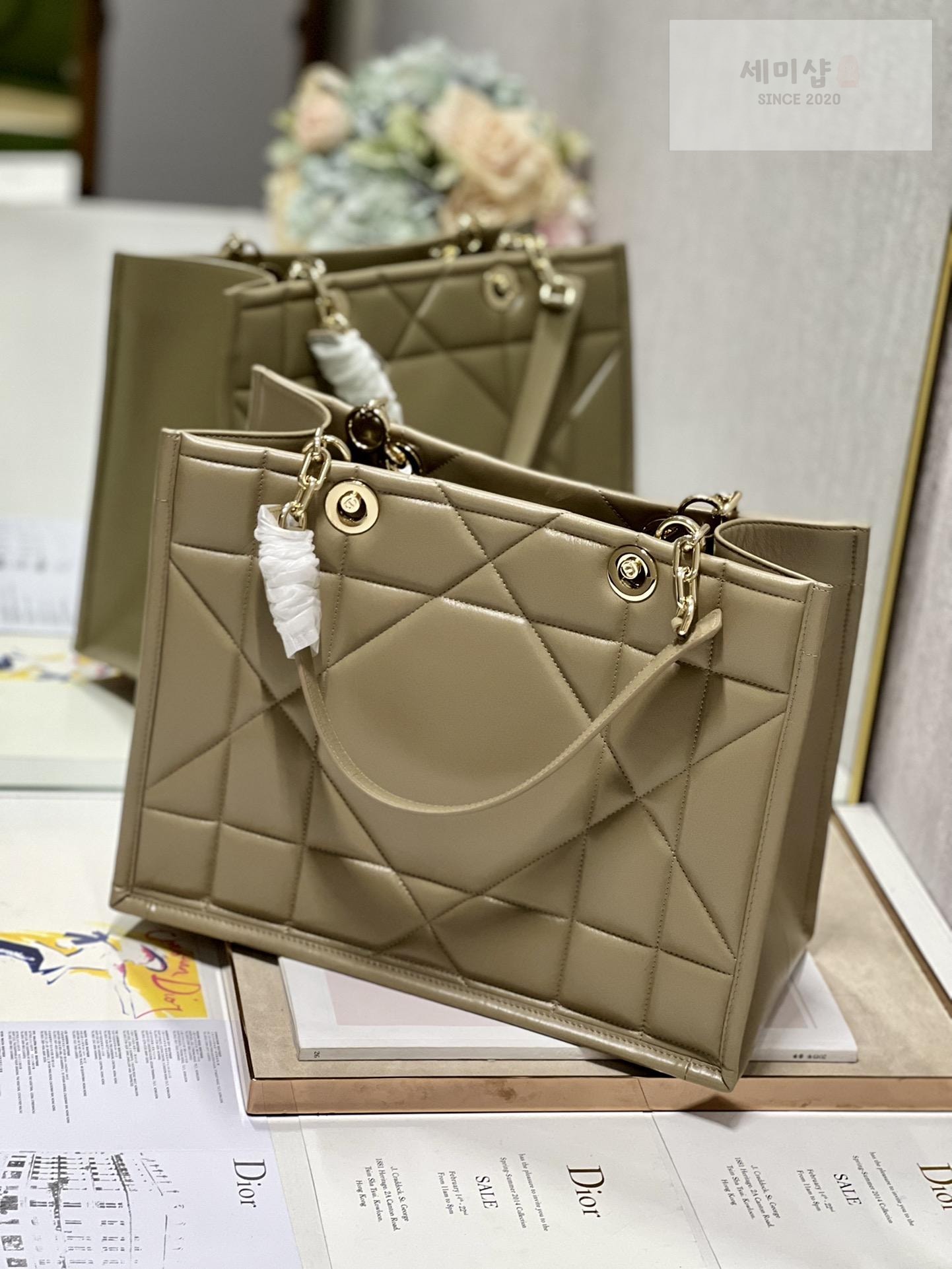 D I O R Dior Essential Tote Bag 3번 이미지