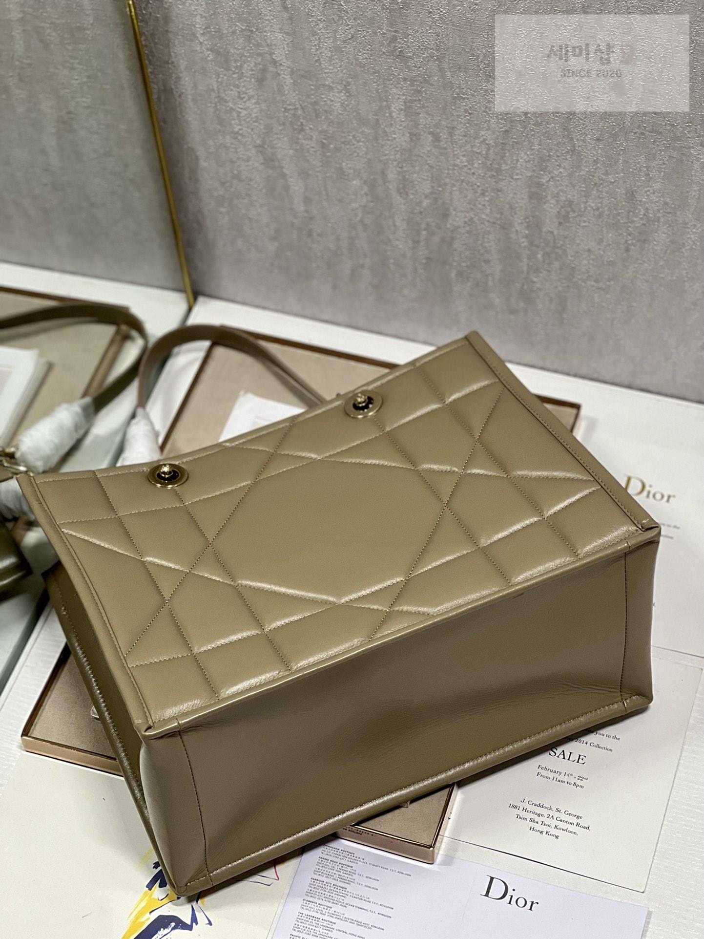 D I O R Dior Essential Tote Bag 4번 이미지