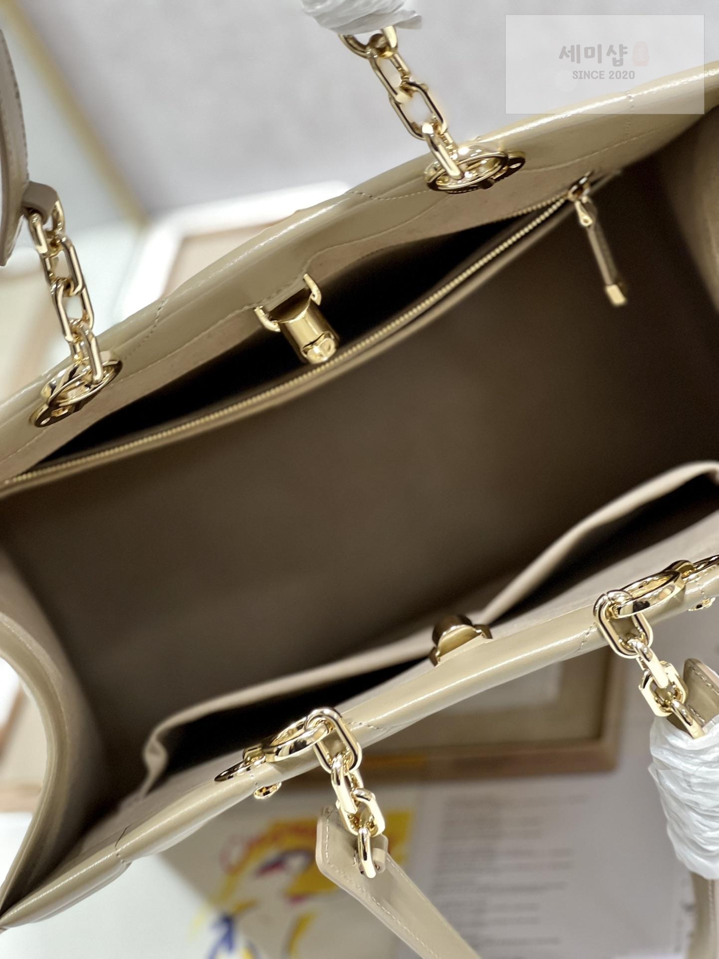 D I O R Dior Essential Tote Bag 6번 이미지