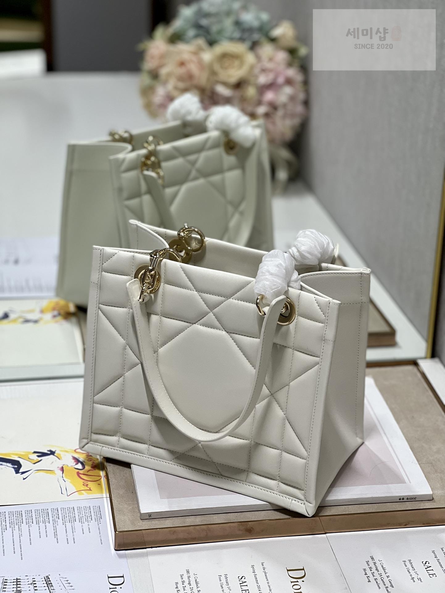 D I O R Dior Essential Tote Bag 10번 이미지