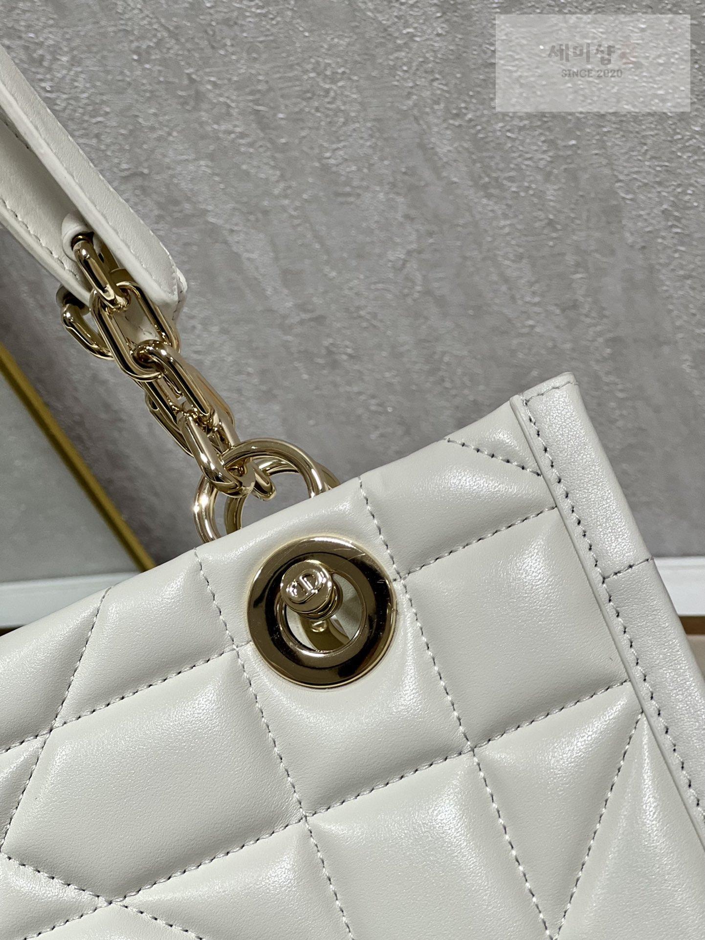 D I O R Dior Essential Tote Bag 12번 이미지