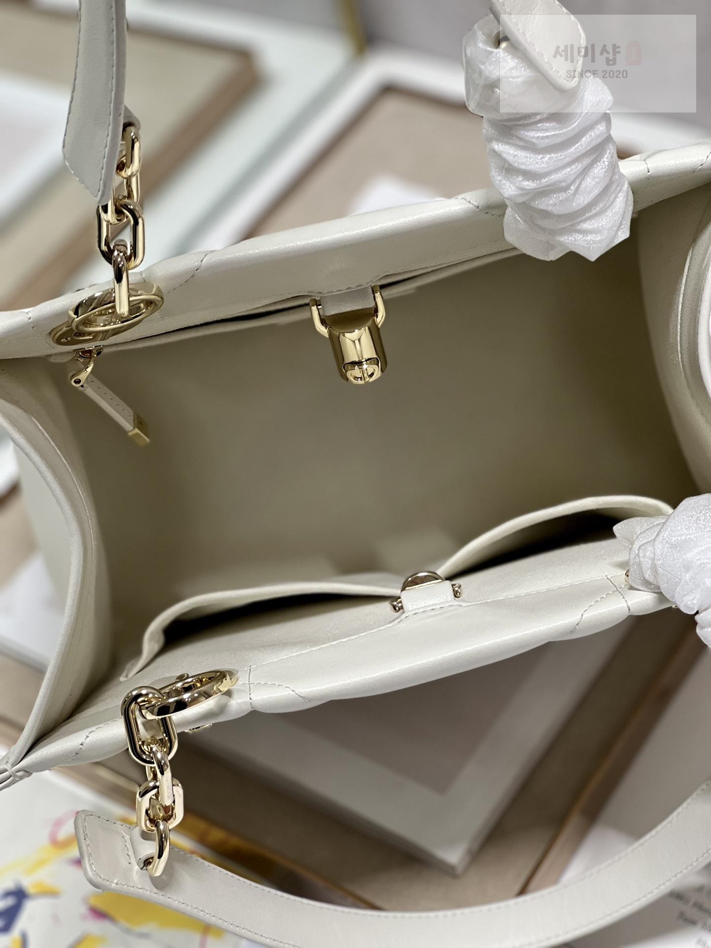 D I O R Dior Essential Tote Bag 14번 이미지