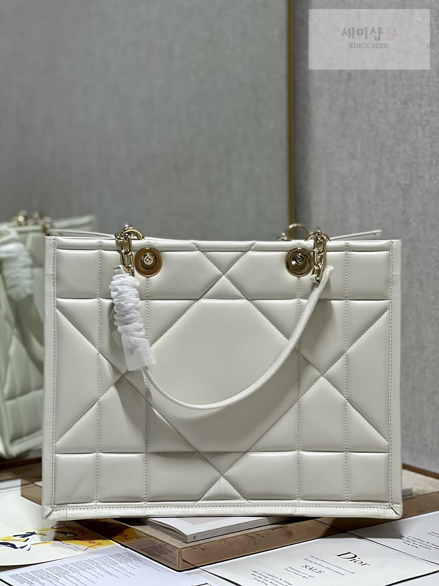D I O R Dior Essential Tote Bag 15번 이미지