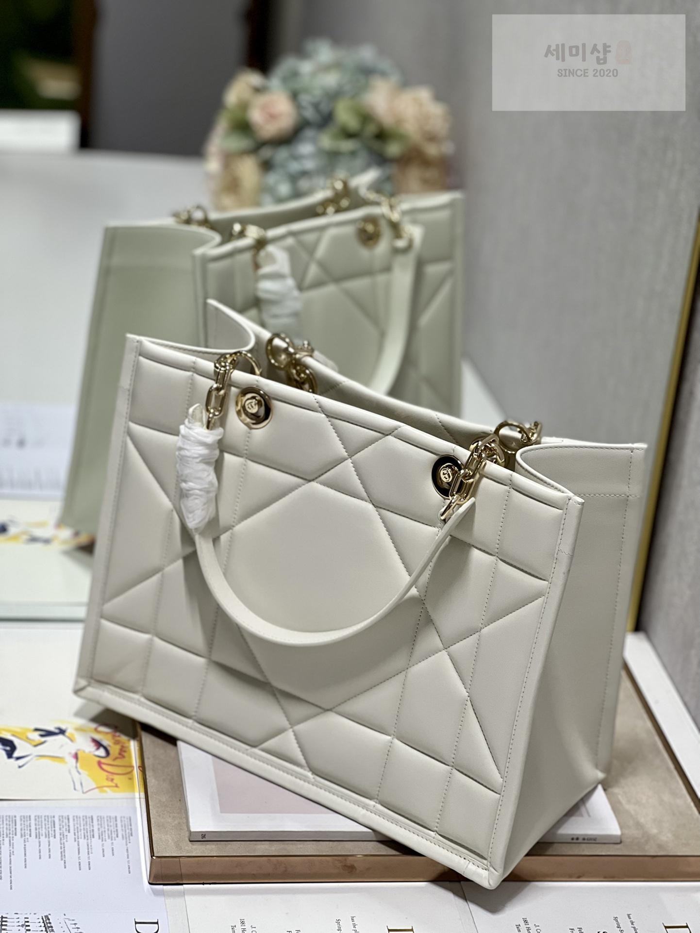 D I O R Dior Essential Tote Bag 37번 이미지