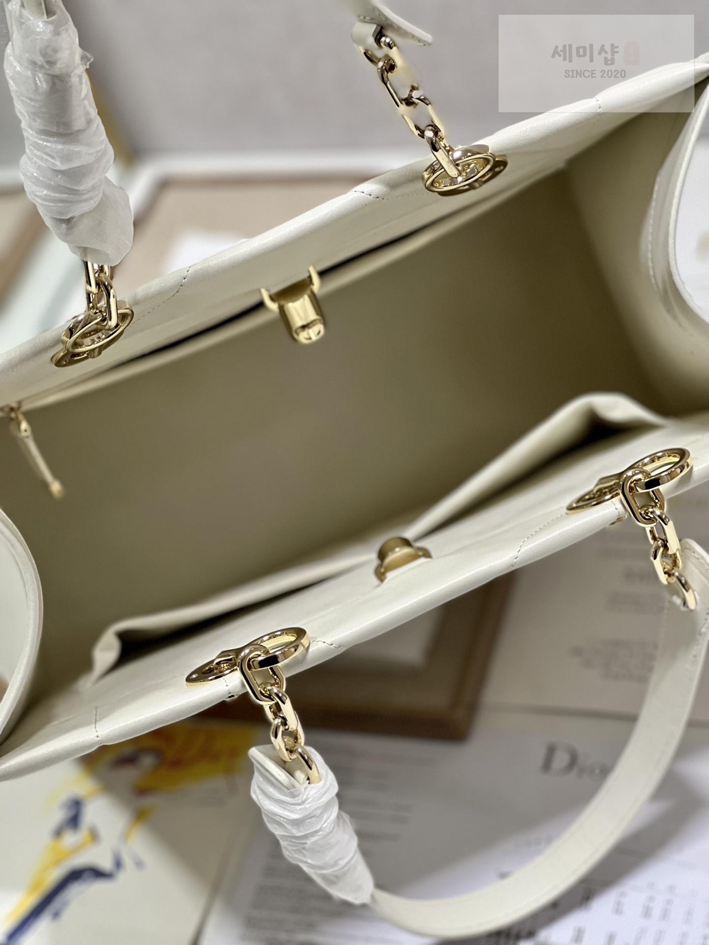 D I O R Dior Essential Tote Bag 20번 이미지