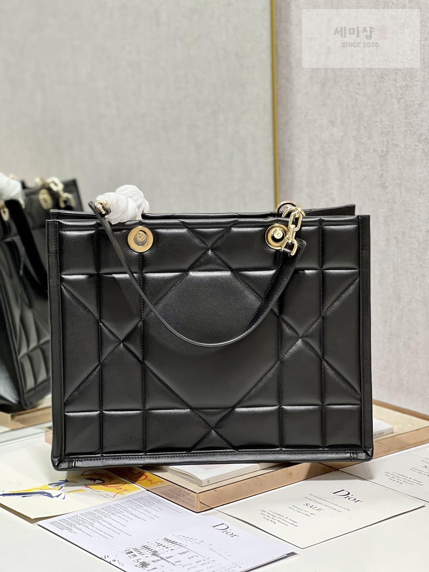D I O R Dior Essential Tote Bag 22번 이미지
