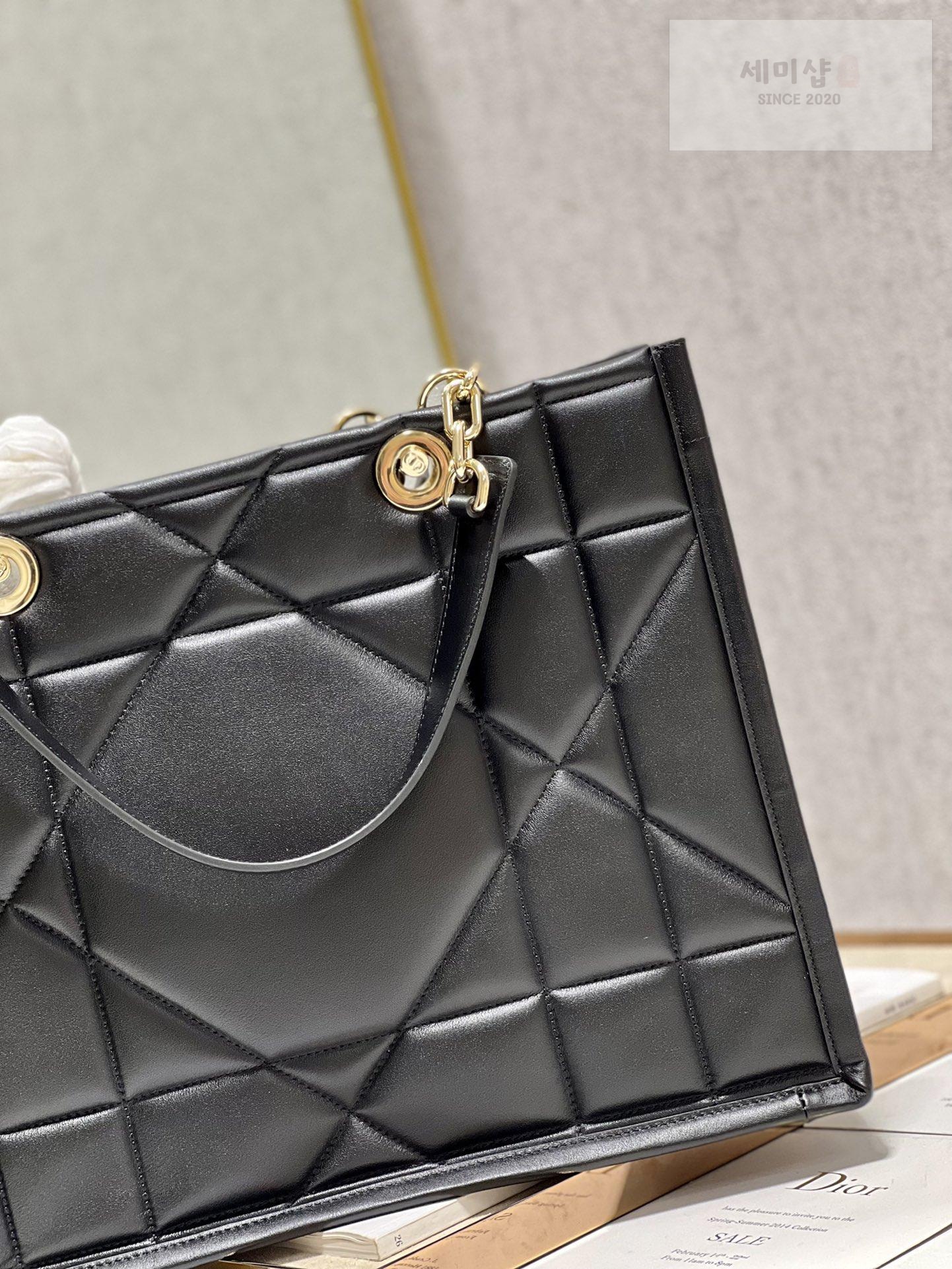 D I O R Dior Essential Tote Bag 27번 이미지