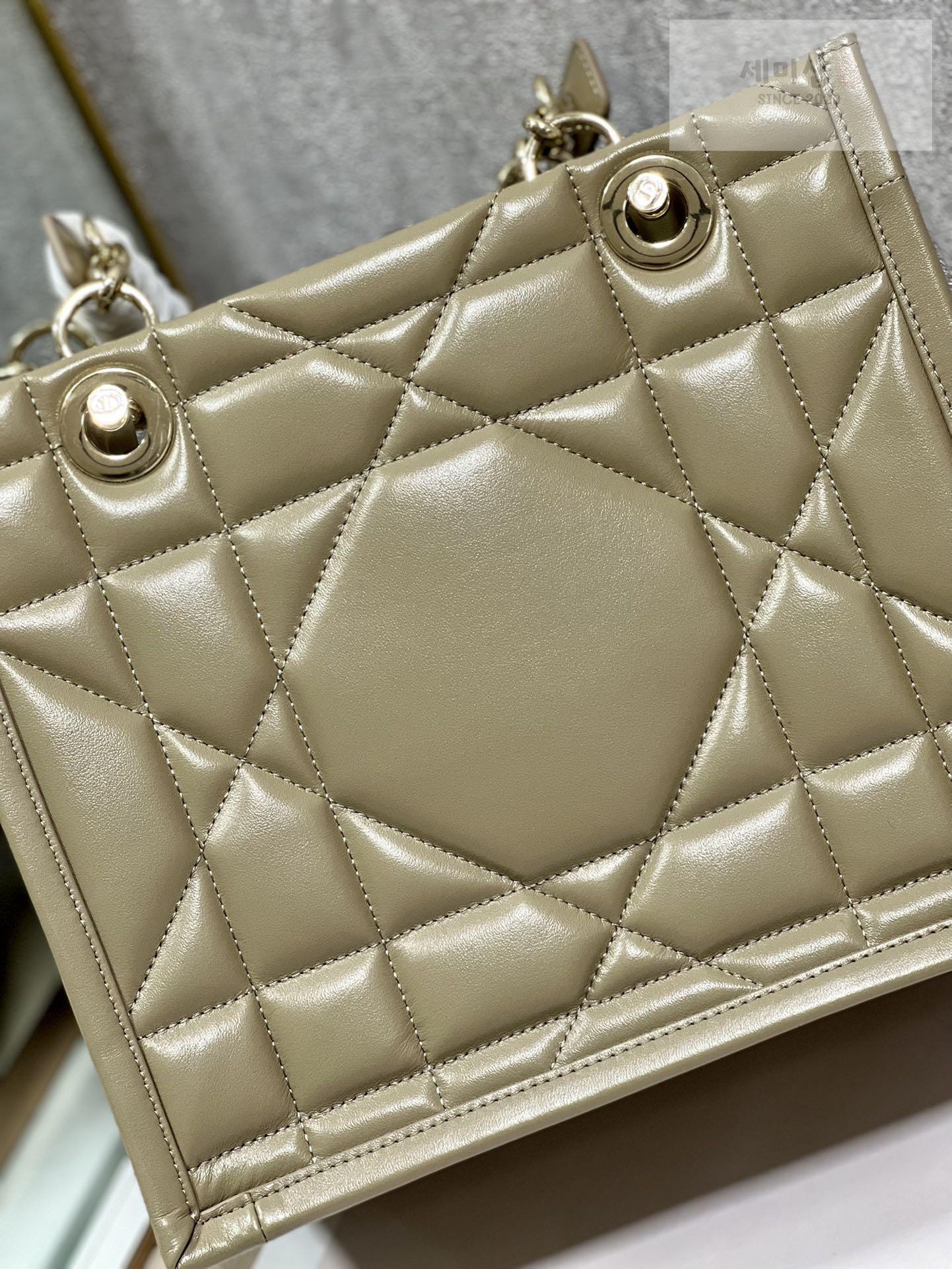 D I O R Dior Essential Tote Bag 30번 이미지