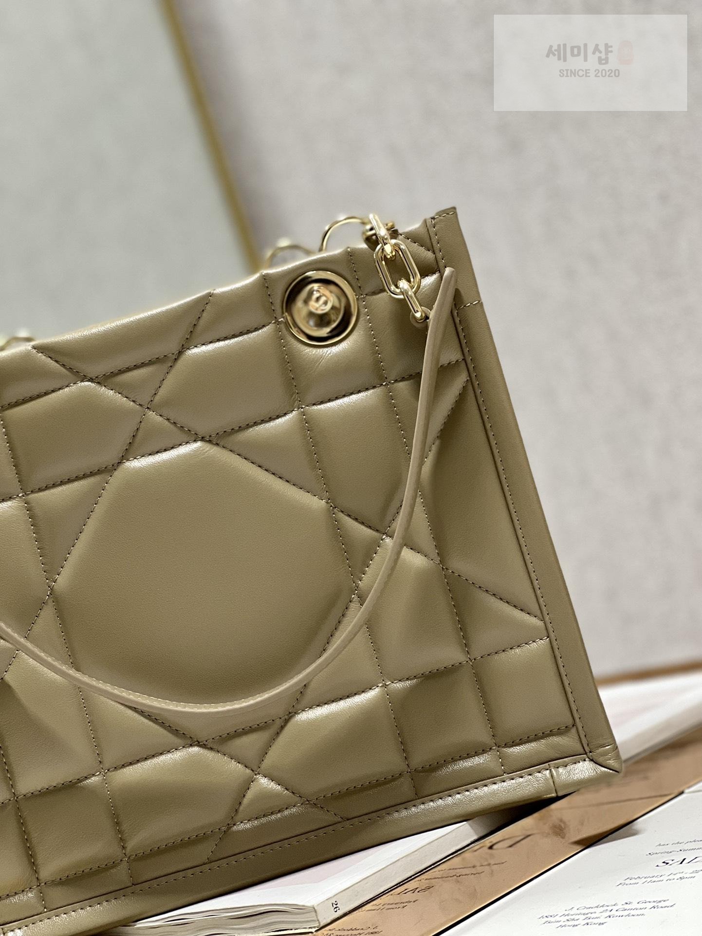D I O R Dior Essential Tote Bag 40번 이미지
