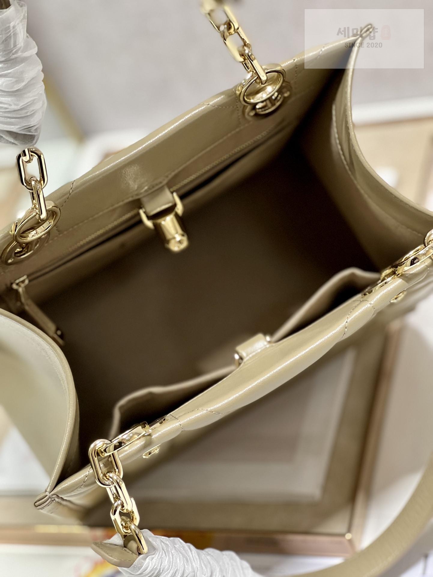 D I O R Dior Essential Tote Bag 33번 이미지