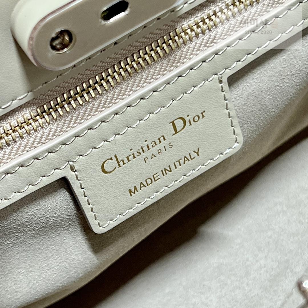 D I O R Dior Key Bag 18번 이미지