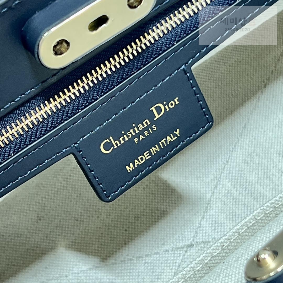D I O R Dior Key Bag 33번 이미지