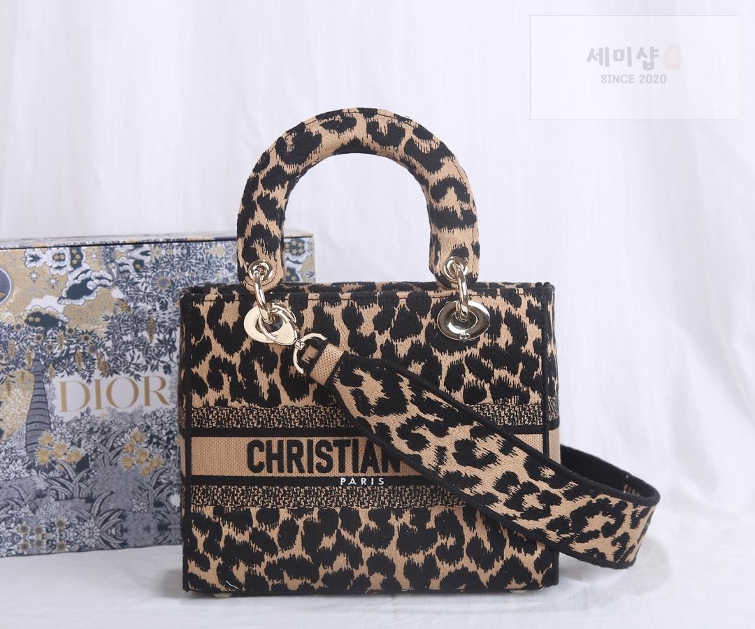 D I O R Dior Lady D-Lite Medium Bag 1번 이미지