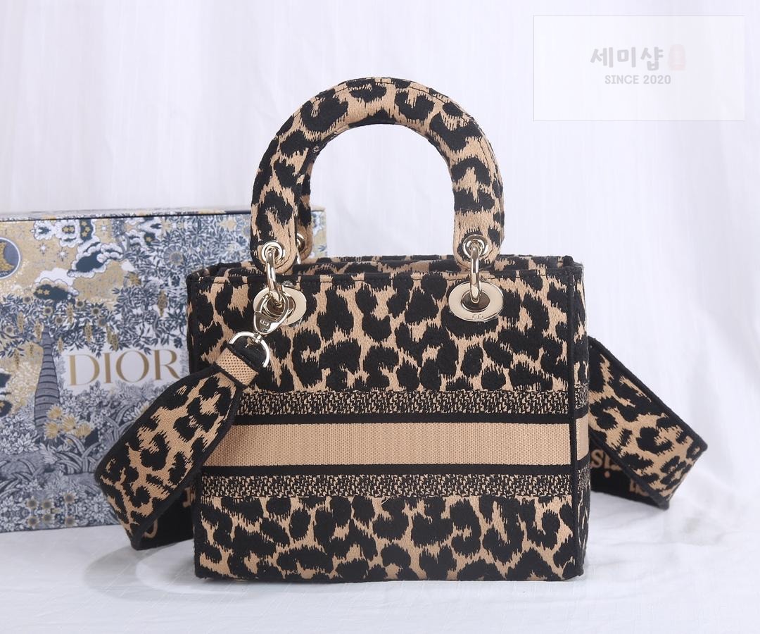 D I O R Dior Lady D-Lite Medium Bag 2번 이미지