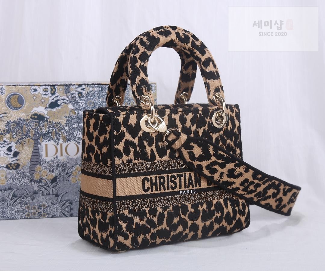 D I O R Dior Lady D-Lite Medium Bag 3번 이미지