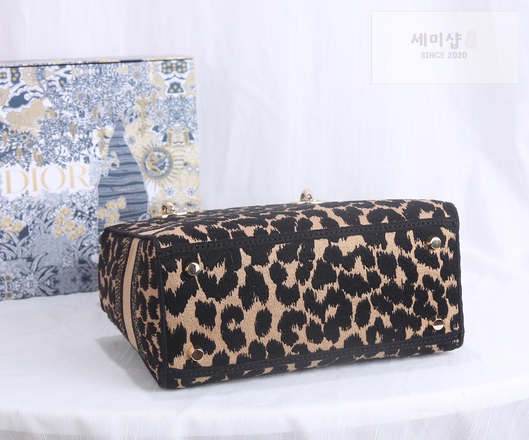 D I O R Dior Lady D-Lite Medium Bag 29번 이미지